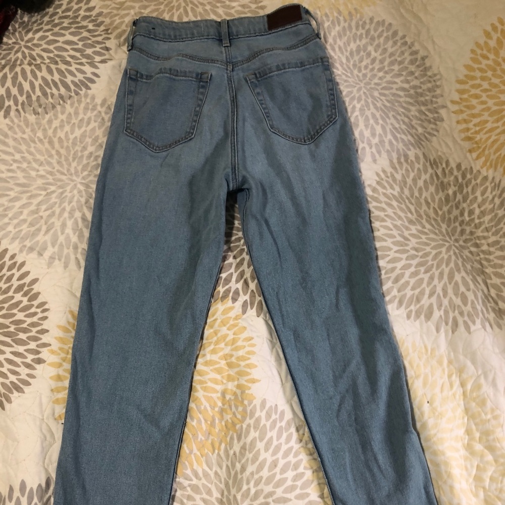 Hollister Ultra High-Rise Mom Jeans